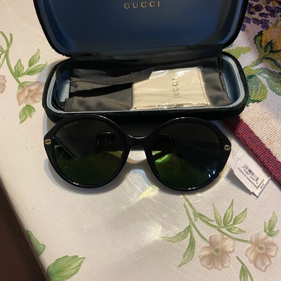 Brand new GUCCI glasses with its original case